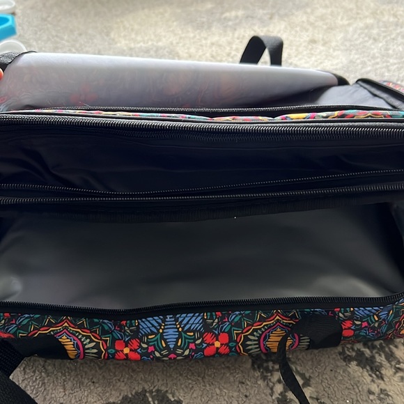 NWOT Cooler bag to keep two trays of food hot or cold!Thirty-One Gifts - Picture 5 of 5